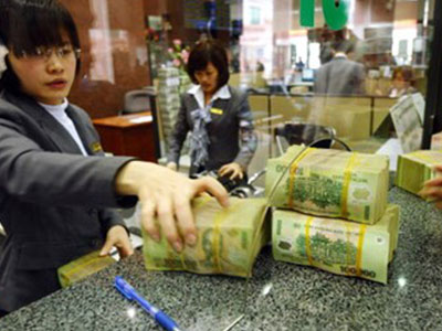 Ngân hàng bắt đầu tăng lãi suất VND