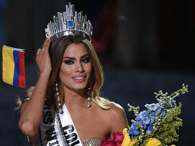 Tổng thống Colombia sốc khi hoa hậu bị trao nhầm vương miện