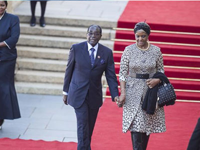Tổng thống Zimbabwe bị mất quyền vào tay vợ