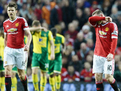 Lần đầu tiên sau 15 năm, Manchester và Merseyside cùng thua ở giải Ngoại hạng