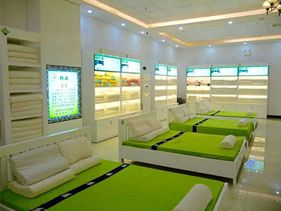 Phạt showroom, shop "cấm cửa" khách Việt ở Đà Nẵng