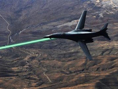 Vũ khí laser trên máy bay Mỹ: Rất yếu?