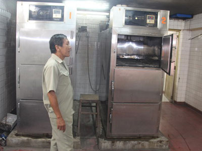 Chuyên gia trang điểm tử thi tiết lộ về nghề "rùng rợn" nhất thế gian