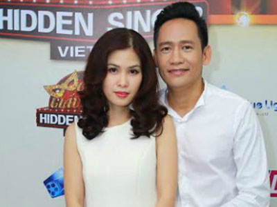 Vợ Duy Mạnh cười khi nghe chồng tâm sự về người phụ nữ khác