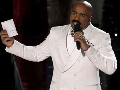 Steve Harvey lại nhầm lễ Giáng sinh thành lễ Phục sinh