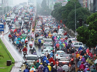 Không hạn chế ô tô, lấy đâu đường đi!
