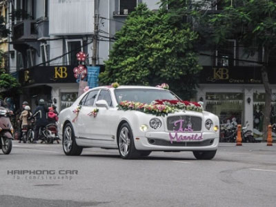 'Lác mắt' với dàn siêu xe, mô tô "khủng" trong đám hỏi ở Hải Phòng