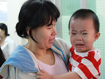 Lại mệt mỏi chờ chờ tiêm vắc xin dịch vụ "5 trong 1"