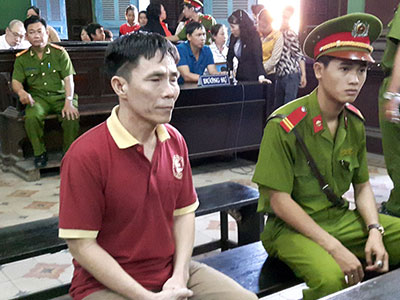 Nghi vợ con bị yểm bùa, đệ tử đổ xăng đốt thầy lang 88 tuổi