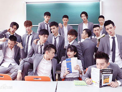 Phát hờn với bộ ảnh kỷ yếu toàn trai đẹp của "lớp người ta"