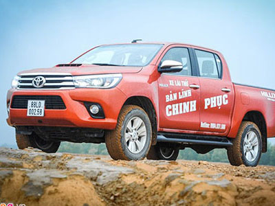 Chi tiết Toyota Hilux bản cao nhất giá gần 900 triệu đồng