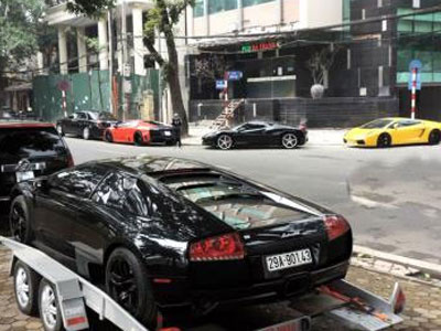 Đại gia Hiệp gas đem dàn siêu xe "phơi nắng" giữa phố Hà Nội