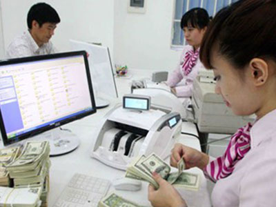 "Quản" ngoại tệ như siết thị trường vàng