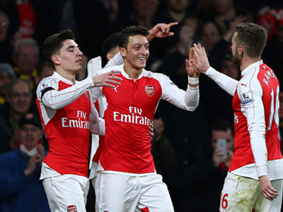 Leicester hòa Man City, Arsenal vô địch lượt đi Premier League