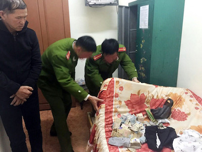 Lên Đà Lạt xem Festival hoa, tiêu tiền giả nên tra tay vào còng