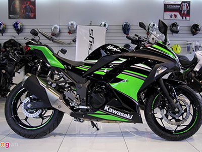Ninja 300 màu mới về Việt Nam, giảm giá còn 149 triệu đồng