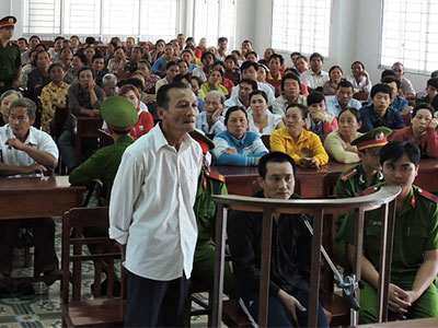 2 cha con ném thi thể hàng xóm xuống sông phi tang lĩnh án