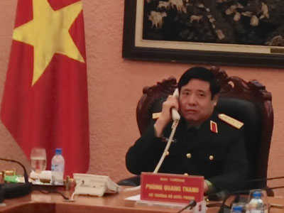 Bộ trưởng Phùng Quang Thanh điện đàm với người đồng cấp Trung Quốc