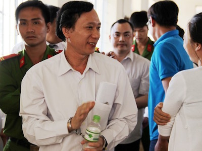 Cán bộ bị tố nhận hối lộ 200 triệu đồng lĩnh 15 năm tù