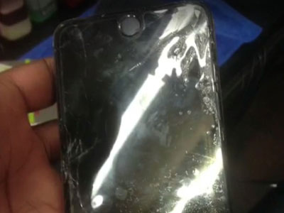 Thêm trường hợp iPhone bắt lửa khi sạc