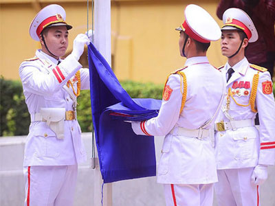 Thượng cờ ASEAN mừng ngày thành lập cộng đồng