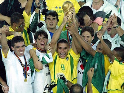 Nóng: Những nhà vô địch World Cup đến Việt Nam đá giao hữu