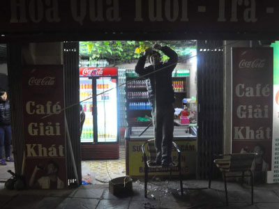 Hà Nội: Khống chế kẻ ngáo đá náo loạn cả khu phố