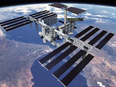 ISS và chuyện về "con voi trắng quay quanh quỹ đạo"