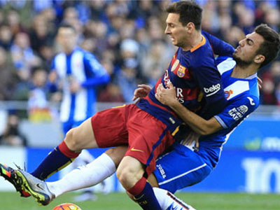 Lỡ chiến thắng trước Espanyol, Barca rơi xuống thứ hai Liga
