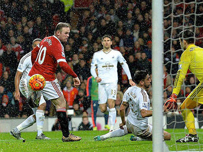 Van Gaal sốc vì siêu phẩm đánh gót của Rooney