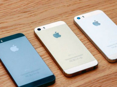 Cô gái đi xe đạp điện bị cướp 3 điện thoại iPhone