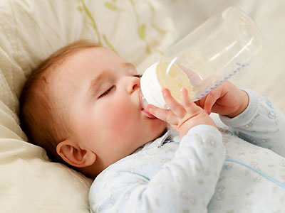 Có nên pha sữa với nước cơm?