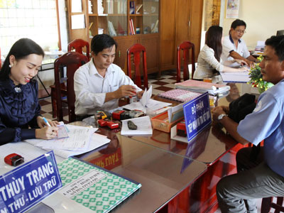 Nhiều công chức Đồng Tháp không biết... đóng dấu