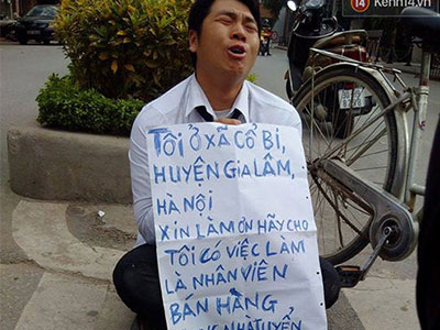 "Không có bằng thì làm lao động chân tay, hà cớ phải quỳ xin lòng thương hại?"