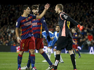 Bị chơi xấu, Suarez suýt tẩn đối thủ, Enrique nổi cáu
