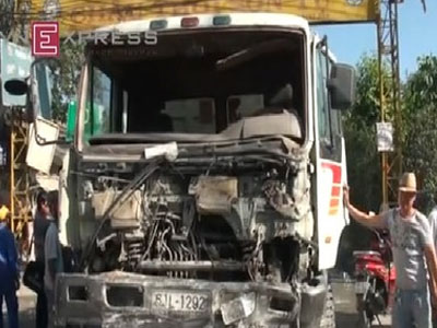 Clip: Hàng nghìn ôtô quá date trôi dạt về đâu