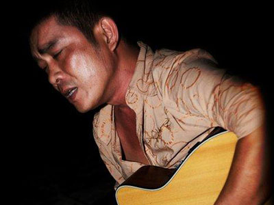 Cuộc đời lầm lạc, làm thợ may ít biết của con trai Chế Linh