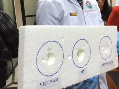 Dầu cá làm thủng xốp là bình thường