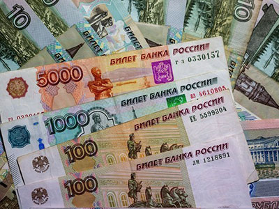 Đồng ruble Nga mất giá mạnh, hạ xuống mức kỷ lục mới