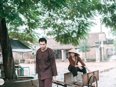 Cười híp mắt với ảnh cưới "nhắng nhít” của cặp chồng Tây - vợ Việt