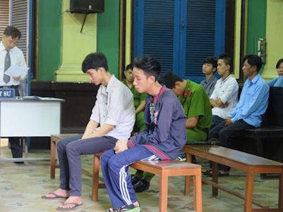 Nam sinh đâm chết người vì bạn gái bị nói xấu trên facebook
