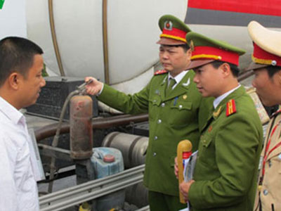 PGS Văn Như Cương: Ô tô có bình cứu hỏa dễ gây tai nạn cháy nổ nhiều hơn