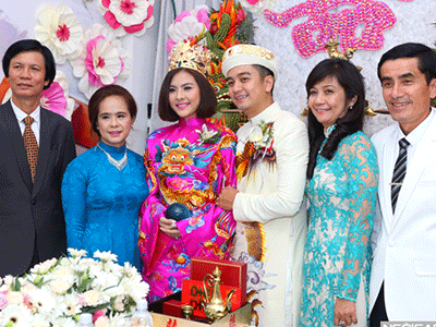 Vân Trang rạng ngời hạnh phúc trong ngày vu quy