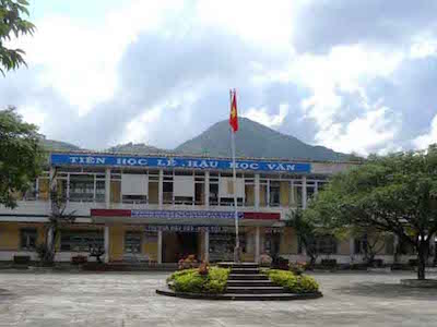 Kỷ luật thầy giáo "tra tấn" học sinh ngay trên lớp