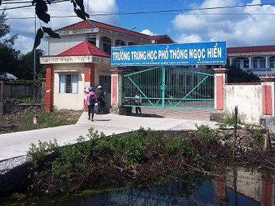 Lấy cắp đề thi, gạ tình 7 nữ sinh, thầy giáo mất việc