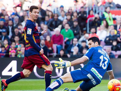 Messi lập hat-trick, Barca đòi lại ngôi đầu La Liga