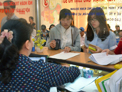 Ngóc đầu không nổi vì phí “bôi trơn”