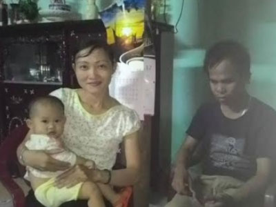 Chàng trai mù vất vả học nhắn tin, tán được vợ xinh nhất vùng