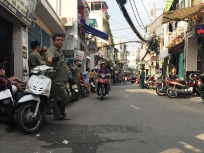 Hàng chục cảnh sát vây bắt trùm ma túy ở Sài Gòn