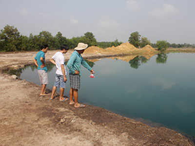 Hai chị em ruột đuối nước tức tưởi dưới hầm đất bỏ hoang
